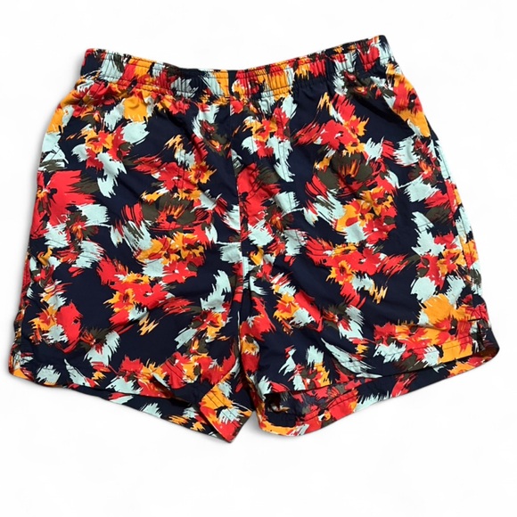 Columbia Women's Pleasant Creek Shorts with a multicolor floral print - M - Picture 5 of 11